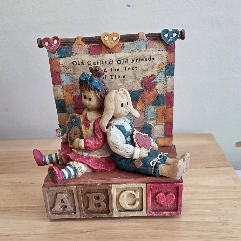San Francisco Music Box Co OS Figurine Multicolor Marjorie Sarnat Quilt Friends